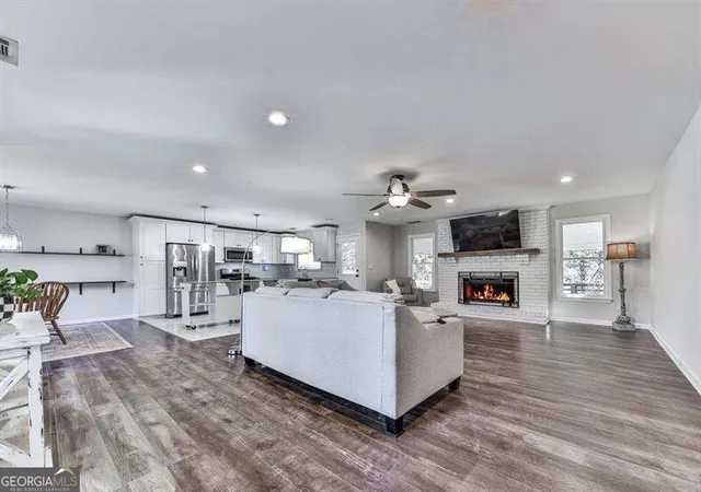Photo 2 of Single family home for sale at 6816 Yachting Way, Acworth, GA 30102 | MLS# 10879682 | Listing updated on 2026-10-27