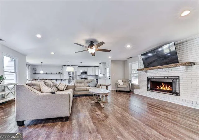 Photo 4 of Single family home for sale at 6816 Yachting Way, Acworth, GA 30102 | MLS# 10879682 | Listing updated on 2026-10-27