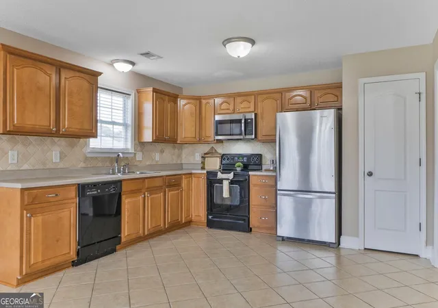 Photo 3 of Single family home for sale at 406 Sundowner Dr, Bonaire, GA 31005 | MLS# 10843764 | Listing updated on 2026-09-11