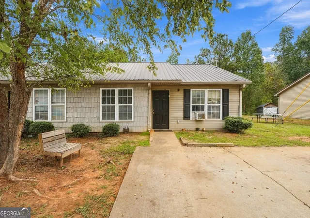 Listing Photo 1 - Condo for sale in building located at 324 Avalon Dr, Carrollton, GA 30117