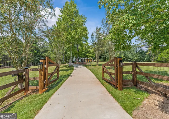 Photo 2 of Single family home for sale at 175 Williamsburg Ln, Athens, GA 30605 | MLS# 10850520 | Listing updated on 2026-10-05