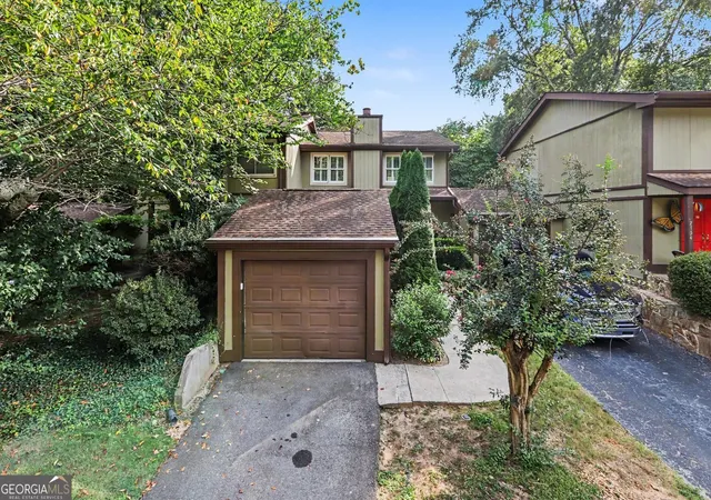 Photo 2 of Townhouse for sale at 2752 Meadow Mere E, Atlanta, GA 30341 | MLS# 10840379 | Listing updated on 2026-10-06