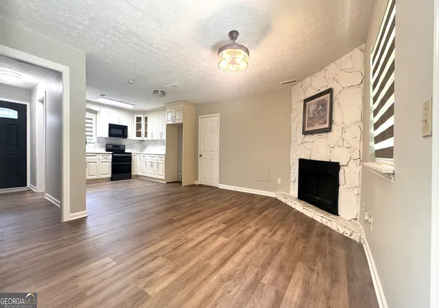 Photo 4 of Single family home for sale at 4091 Big Valley Trl, Stone Mountain, GA 30083 | MLS# 10797529 | Listing updated on 2026-09-05