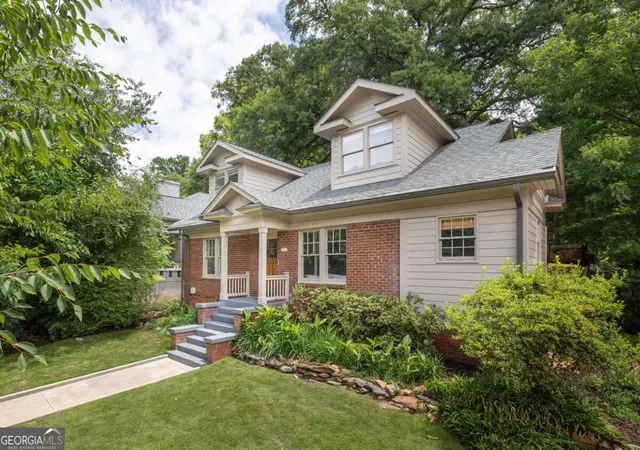 Photo 1 of Single family home for sale at 252 Kings Hwy, Decatur, GA 30030 | MLS# 10842196 | Listing updated on 2026-09-23