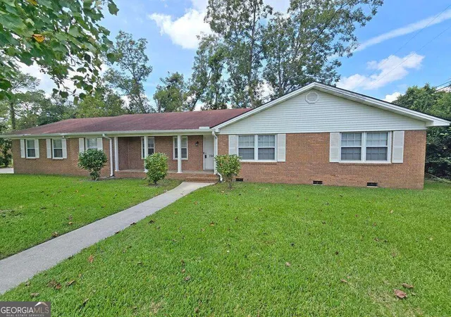 Photo 2 of Single family home for sale at 3860 Camellia Dr, Valdosta, GA 31605 | MLS# 10850780 | Listing updated on 2026-10-06