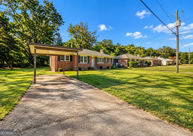Photo 4 of Sale Pending at 317 E Broad St, Winder, GA 30680 | MLS# 10877324 | Listing updated on 2026-10-28