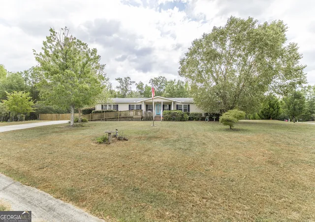 Photo 2 of Sale Pending at 302 Lacy Ct, Macon, GA 31206 | MLS# 10847473 | Listing updated on 2026-10-04