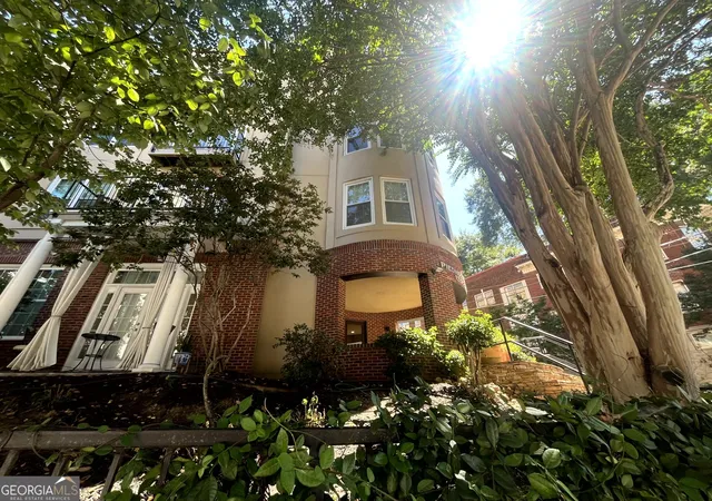 Listing Photo 1 - Condo for sale in building located at 1029 Piedmont Ave Ne, Atlanta, GA 30309 - Unit #APT 202