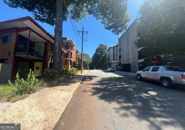 Listing Photo 4 - Condo for sale in building located at 1029 Piedmont Ave Ne, Atlanta, GA 30309 - Unit #APT 202