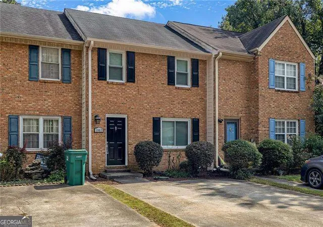 Townhouse for sale at 1002 Westfield Tr SE, Smyrna, GA 30082 | MLS# 10852707