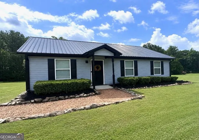 Photo 4 of Single family home for sale at 1300 Hill St, Comer, GA 30629 | MLS# 10821788 | Listing updated on 2026-09-10