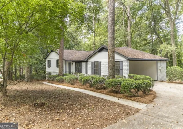 Photo 2 of Single family home for sale at 816 Wentworth Dr, Macon, GA 31210 | MLS# 10849684 | Listing updated on 2026-10-05
