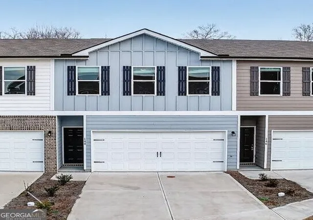 Townhouse for sale at 144 Brexley Dr, Calhoun, GA 30701 | MLS# 10841573