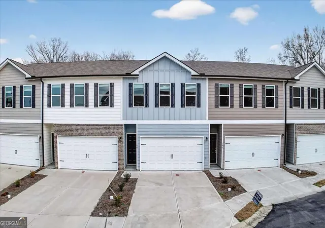 Photo 2 of Townhouse for sale at 144 Brexley Dr, Calhoun, GA 30701 | MLS# 10841573 | Listing updated on 2026-09-11