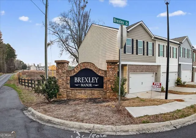 Photo 4 of Townhouse for sale at 144 Brexley Dr, Calhoun, GA 30701 | MLS# 10841573 | Listing updated on 2026-09-22