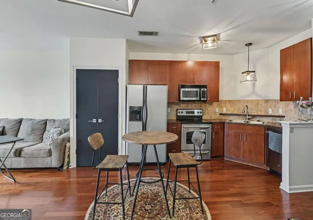 Photo 2 of Condo for sale at 898 Oak St Sw #1220, Atlanta, GA 30310 | MLS# 10804339 | Listing updated on 2026-09-21