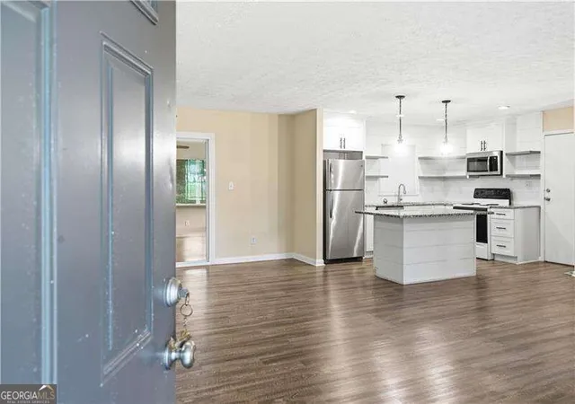 Photo 4 of Single family home for sale at 3064 Fern Valley Dr SW, Marietta, GA 30008 | MLS# 10839056 | Listing updated on 2026-09-17