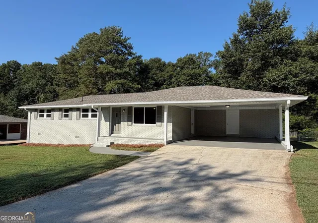 Photo 2 of Single family home for sale at 65 W Meadowcliff Cir, Carrollton, GA 30116 | MLS# 10838533 | Listing updated on 2026-09-16