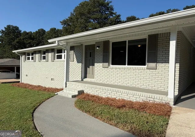 Photo 3 of Single family home for sale at 65 W Meadowcliff Cir, Carrollton, GA 30116 | MLS# 10838533 | Listing updated on 2026-09-16
