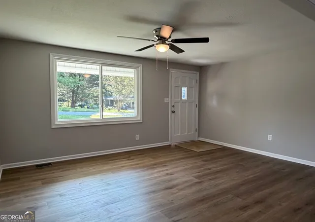 Photo 4 of Single family home for sale at 65 W Meadowcliff Cir, Carrollton, GA 30116 | MLS# 10838533 | Listing updated on 2026-10-16