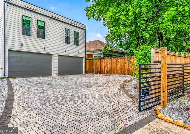 Photo 3 of Townhouse for sale at 337 Pine St Ne #B, Atlanta, GA 30308 | MLS# 10824266 | Listing updated on 2026-09-16