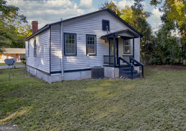 Photo 2 of Single family home for sale at 713 Atlanta St, Savannah, GA 31405 | MLS# 10840948 | Listing updated on 2026-09-06