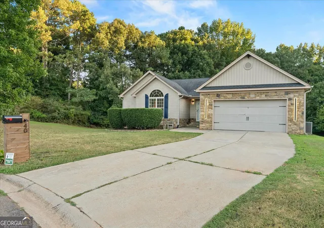Photo 2 of Single family home for sale at 40 Hannah Hts Way, Hull, GA 30646 | MLS# 10851186 | Listing updated on 2026-10-06