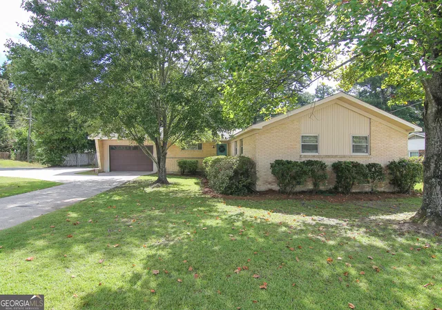 Photo 2 of Single family home for sale at 416 Knodishall Dr, Warner Robins, GA 31093 | MLS# 10845247 | Listing updated on 2026-09-24