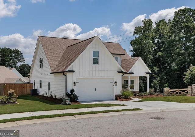 Photo 2 of Single family home for sale at 15 Richmond Dr, Statham, GA 30666 | MLS# 10840832 | Listing updated on 2026-09-08