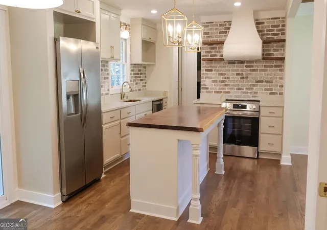 Photo 3 of Single family home for sale at 6356 Fitzgerald Ln, Austell, GA 30168 | MLS# 10816167 | Listing updated on 2026-10-07