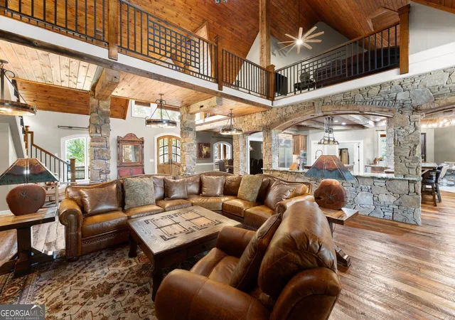 Photo 2 of Mansion for sale at 1524 Blacks Blf Rd Sw, Rome, GA 30161 | MLS# 10845765 | Listing updated on 2026-09-28