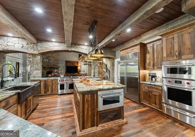 Photo 3 of Mansion for sale at 1524 Blacks Blf Rd Sw, Rome, GA 30161 | MLS# 10845765 | Listing updated on 2026-09-28
