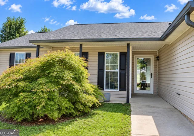 Photo 2 of Single family home for sale at 485 Raymond Dr, Winder, GA 30680 | MLS# 10846679 | Listing updated on 2026-09-30
