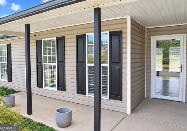 Photo 3 of Single family home for sale at 485 Raymond Dr, Winder, GA 30680 | MLS# 10846679 | Listing updated on 2026-09-30