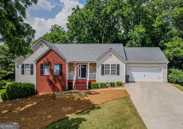 Photo 1 of Single family home for sale at 2990 Hampton Valley Dr, Loganville, GA 30052 | MLS# 10831897 | Listing updated on 2026-10-07