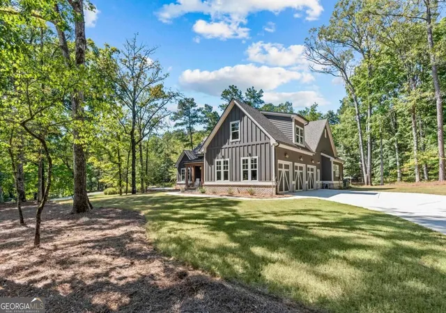 Photo 3 of Single family home for sale at 1011 Peachtree Ct, Greensboro, GA 30642 | MLS# 10849619 | Listing updated on 2026-10-03