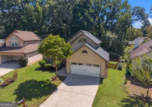Photo 3 of Single family home for sale at 8910 S Somerset Ln, Alpharetta, GA 30004 | MLS# 10847982 | Listing updated on 2026-10-07