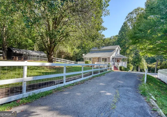 Photo 2 of Single family home for sale at 6881 Woodlake Cir, Young Harris, GA 30582 | MLS# 10851776 | Listing updated on 2026-10-07