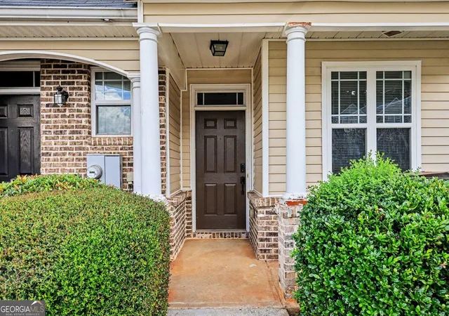 Photo 3 of Townhouse for sale at 6404 Ellenwood Dr, Rex, GA 30273 | MLS# 10842931 | Listing updated on 2026-09-23