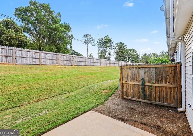 Photo 4 of Townhouse for sale at 6404 Ellenwood Dr, Rex, GA 30273 | MLS# 10842931 | Listing updated on 2026-09-23