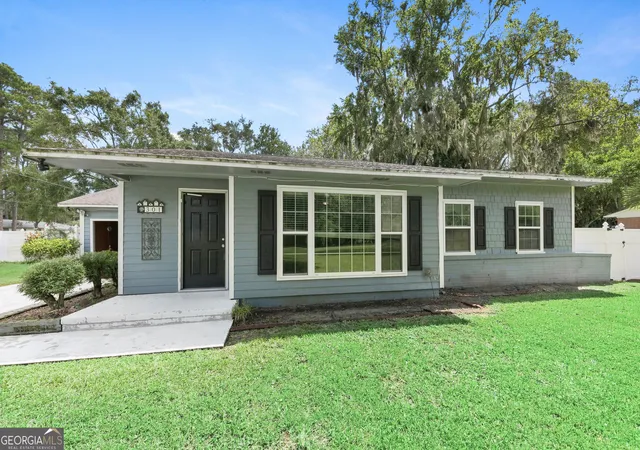 Photo 3 of Single family home for sale at 301 S Dandy St, St. Marys, GA 31558 | MLS# 10844389 | Listing updated on 2026-10-08