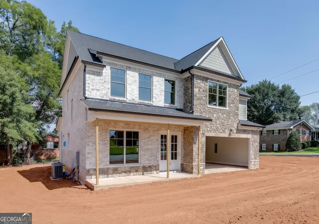 Photo 2 of Single family home for sale at 9 Stonehedge Dr, Buford, GA 30518 | MLS# 10838383 | Listing updated on 2026-09-16