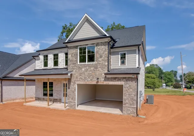 Photo 3 of Single family home for sale at 9 Stonehedge Dr, Buford, GA 30518 | MLS# 10838383 | Listing updated on 2026-09-16