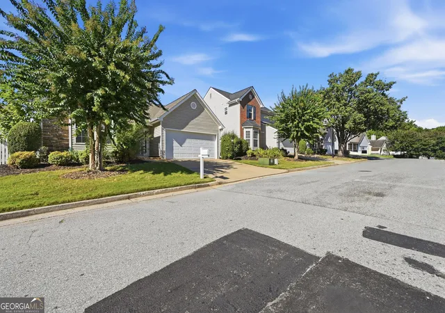 Photo 2 of Single family home for sale at 323 Greystone Pkwy, Hiram, GA 30141 | MLS# 10842701 | Listing updated on 2026-09-23