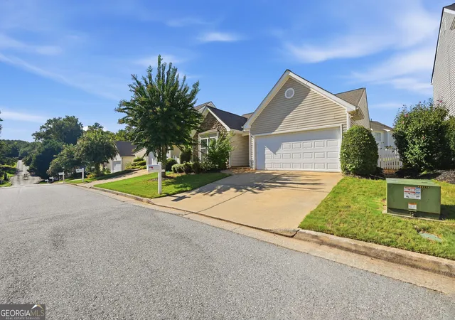 Photo 3 of Single family home for sale at 323 Greystone Pkwy, Hiram, GA 30141 | MLS# 10842701 | Listing updated on 2026-09-23