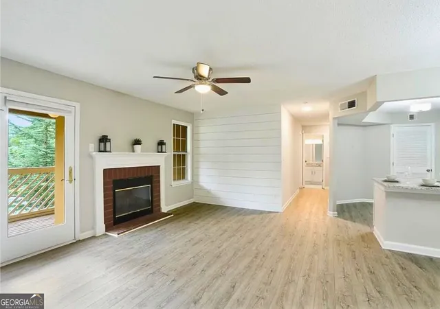 Listing Photo 4 - Condo for sale in building located at 694 Mcgill Pl NE, Atlanta, GA 30312 - Unit #694