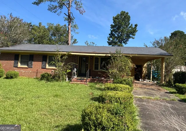 Photo 1 of Sale Pending at 321 Southwood Dr, Albany, GA 31701 | MLS# 10847490 | Listing updated on 2026-10-12