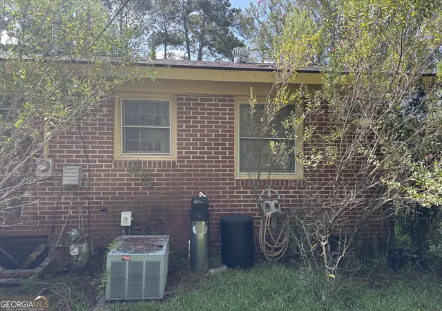 Photo 2 of Sale Pending at 321 Southwood Dr, Albany, GA 31701 | MLS# 10847490 | Listing updated on 2026-10-12