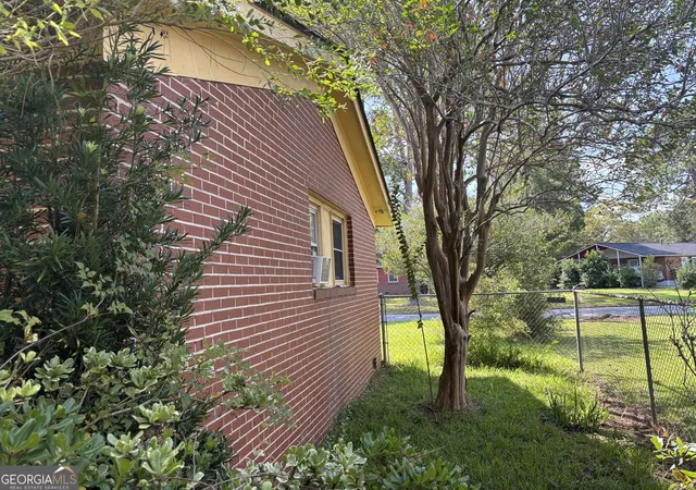 Photo 3 of Sale Pending at 321 Southwood Dr, Albany, GA 31701 | MLS# 10847490 | Listing updated on 2026-10-12