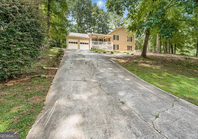 Photo 2 of Single family home for sale at 1601 River Glen Rd, Auburn, GA 30011 | MLS# 10843807 | Listing updated on 2026-09-11
